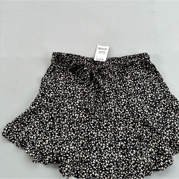 🎉5 for $45🎉 New Kirious shorts size M - Picture 3 of 10